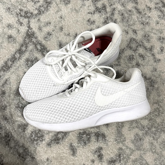 Nike Shoes - Women’s White Nike Tanjun Sneaker!